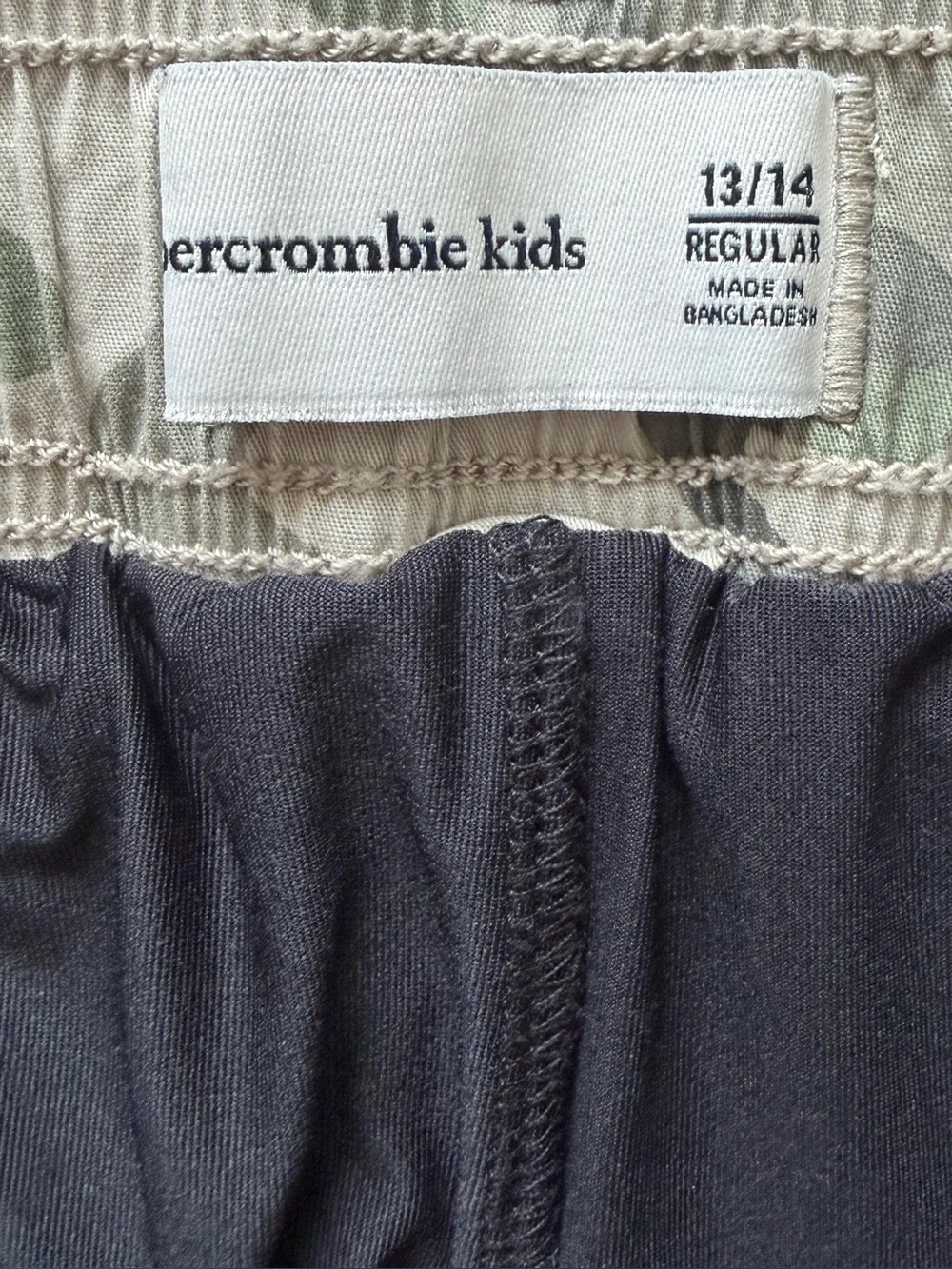 Abercrombie & Fitch teen print gray